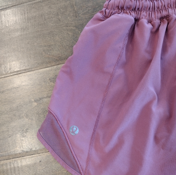 LULULEMON Women's Hotty Hot HR High Rise rose pink 4" Shorts - 6 - Picture 5 of 8